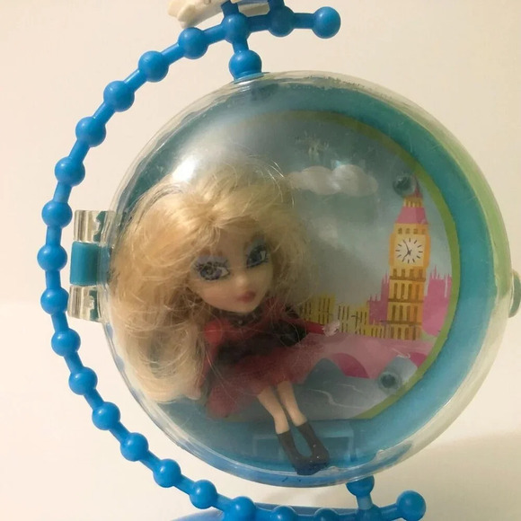 Barbie Peek A Boo Petites Doll Lea of London Girls of the World - Picture 4 of 16